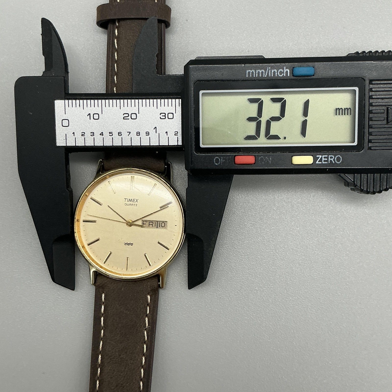 Vintage Timex LA Cell Quartz Mens Watch 32mm Gold Tone Day Date New Battery