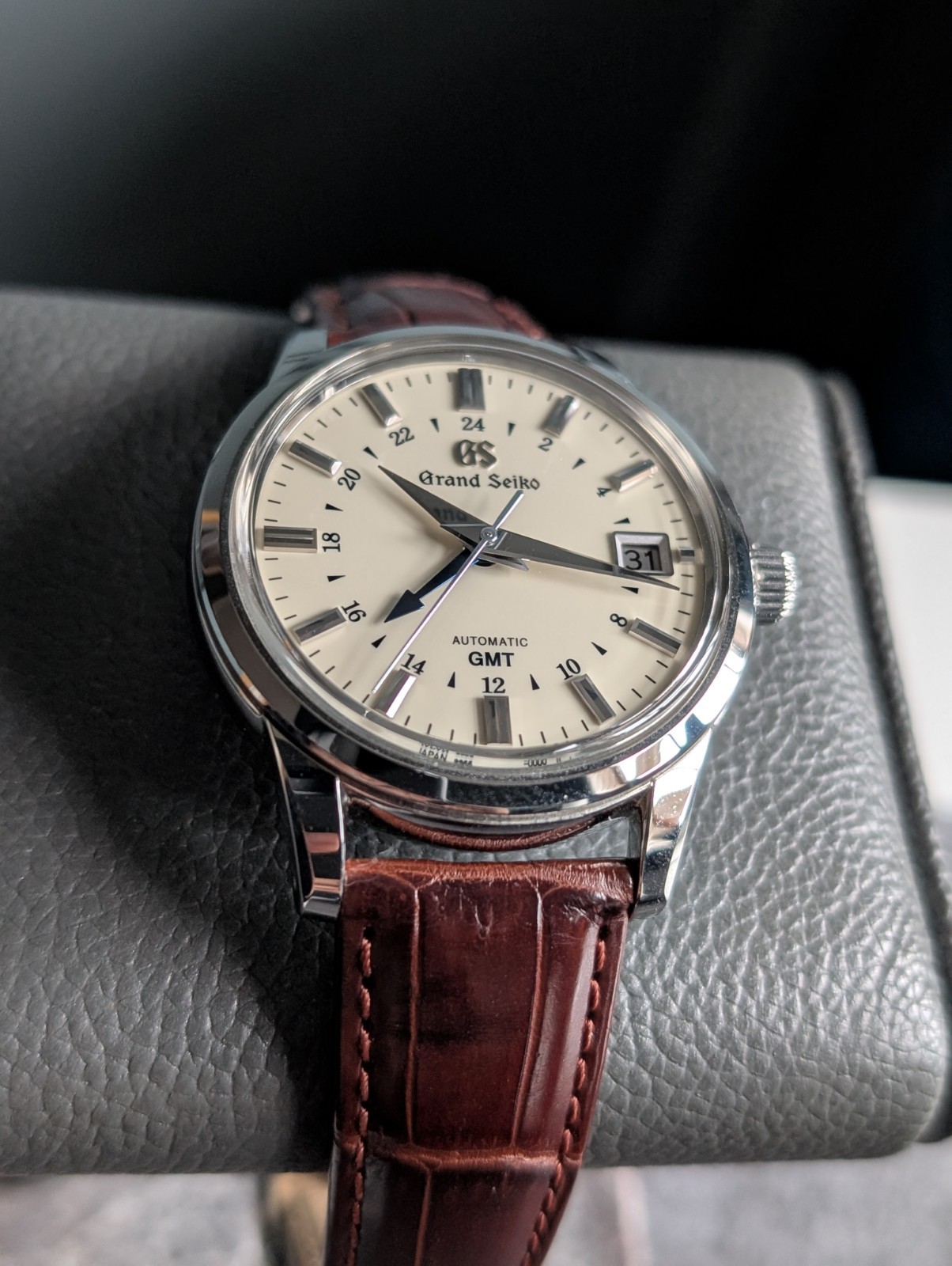Grand Seiko Mechanical GMT SBGM221 ivory cream dial excellent condition