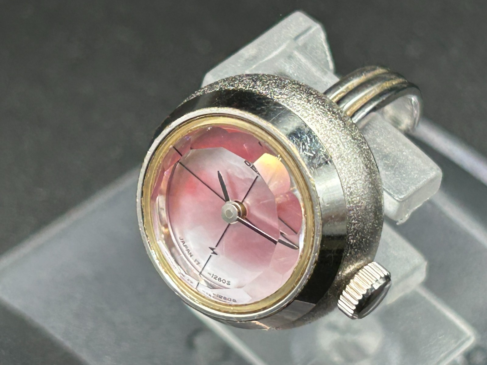 Rare! Vintage SEIKO Ring Watch 17-0840 PINK Shell Dial Manual Winding From JAPAN