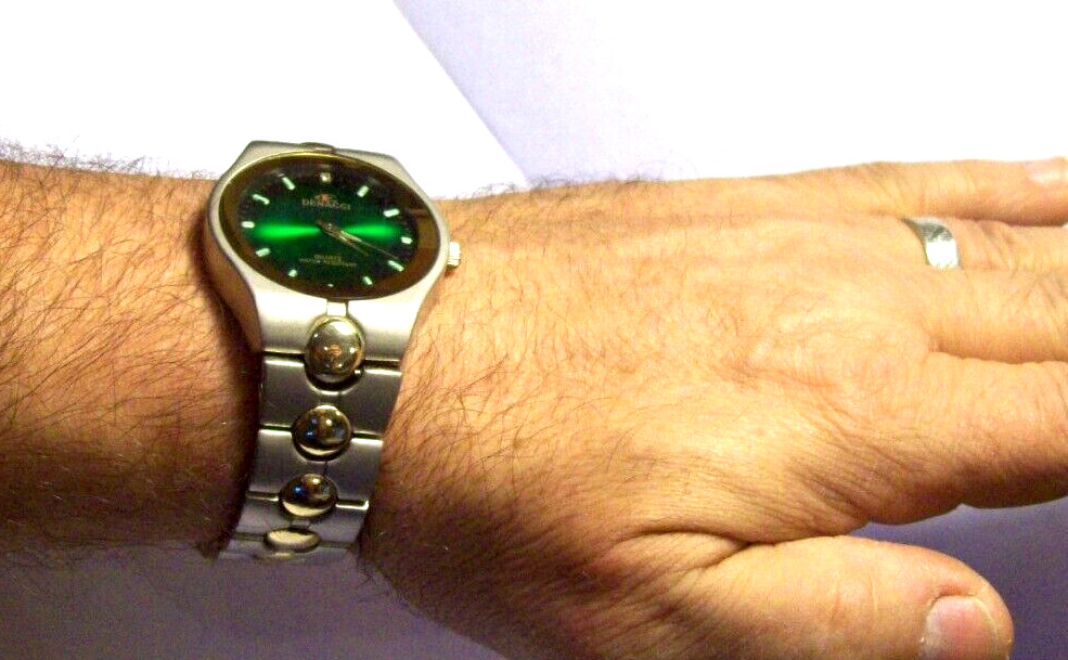 Denacci Mens Watch Vintage 90’s w/Push Button Deploy Minty Looks Runs Great NICE