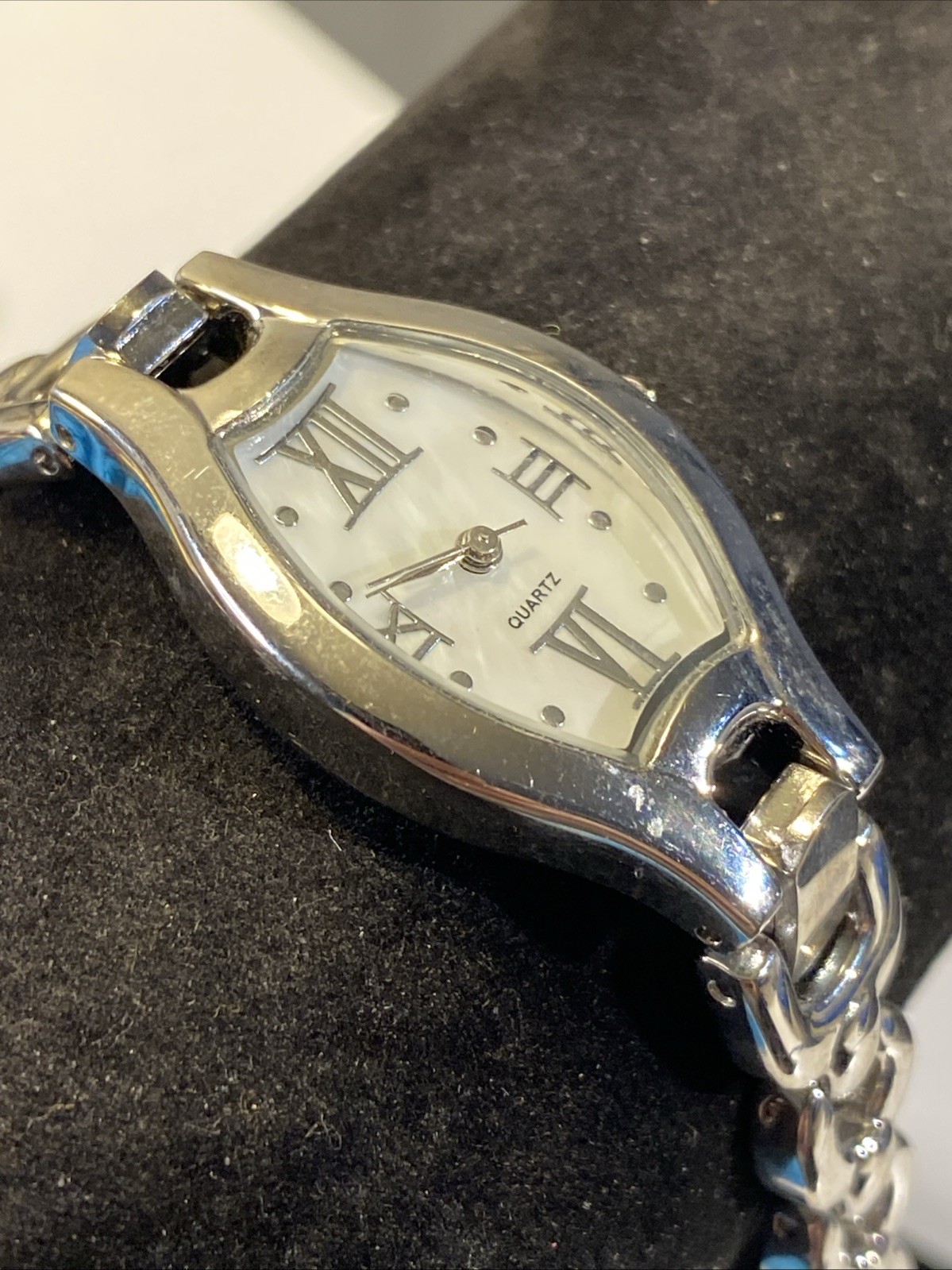 Silver tone roman Numeral Lady’s watch/wristwatch New Battery