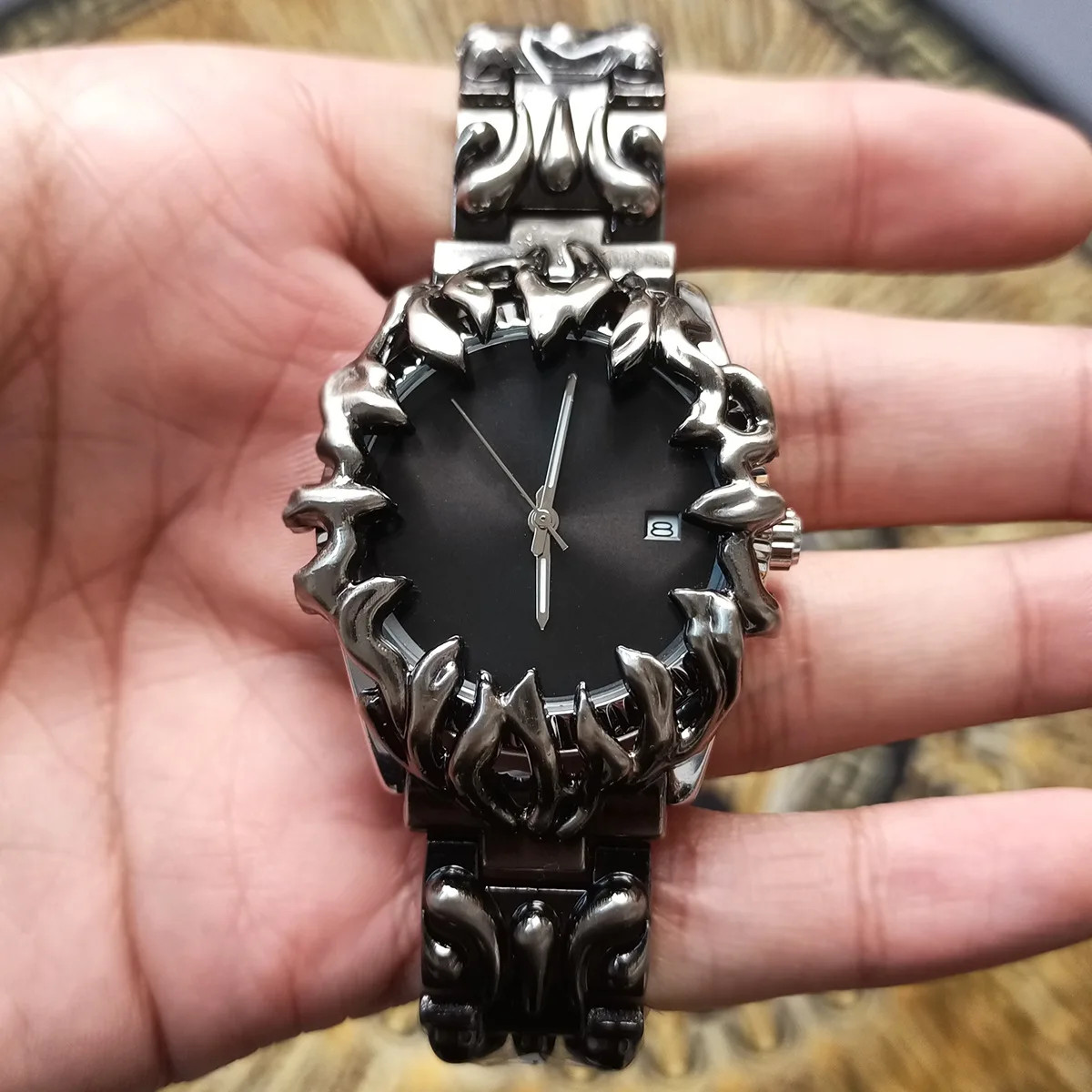 2025 Y2K Demon Claw Case Quartz Watch Men Hot Medieval Old Unique Creative