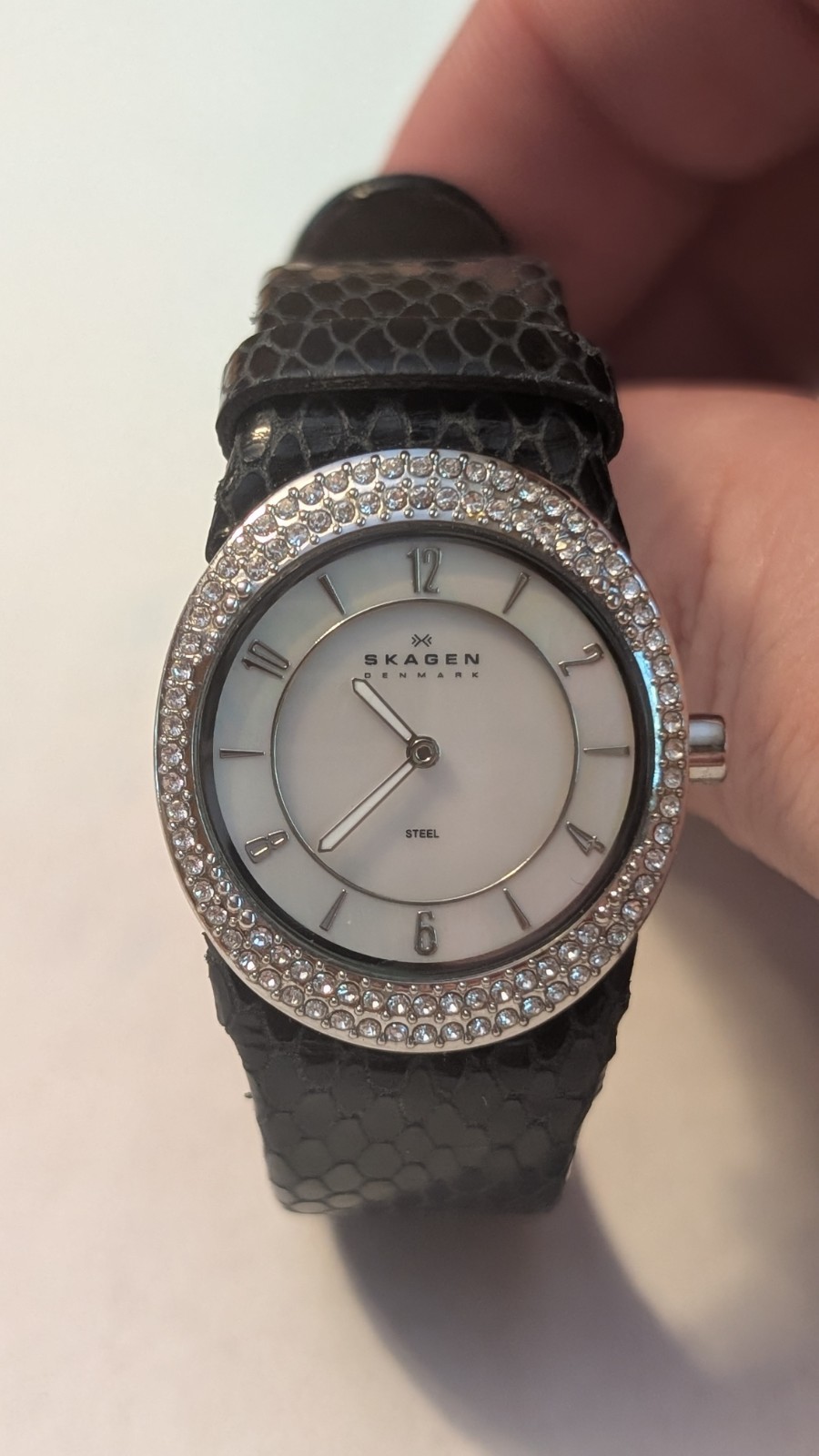 Skagen Studio Women’s MOP Dress Watch Crystal Bezel Black Leather New Battery