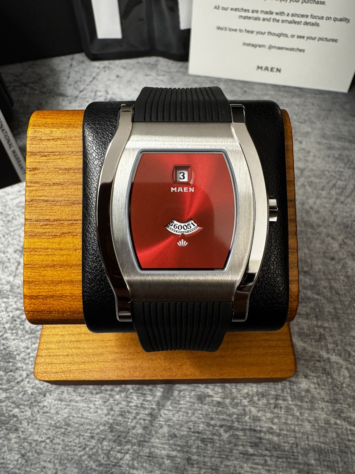 Maen Nico Leonard Jump Hour Red Dial – Extra strap – MNL.03 – Discontinued