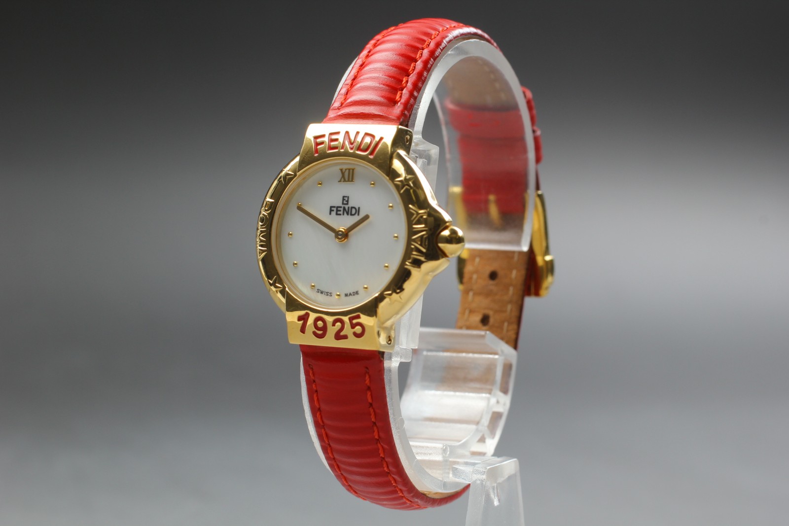 [Near MINT] FENDI 430L Shell Dial Quartz Ladies Watch 1925 From JAPAN