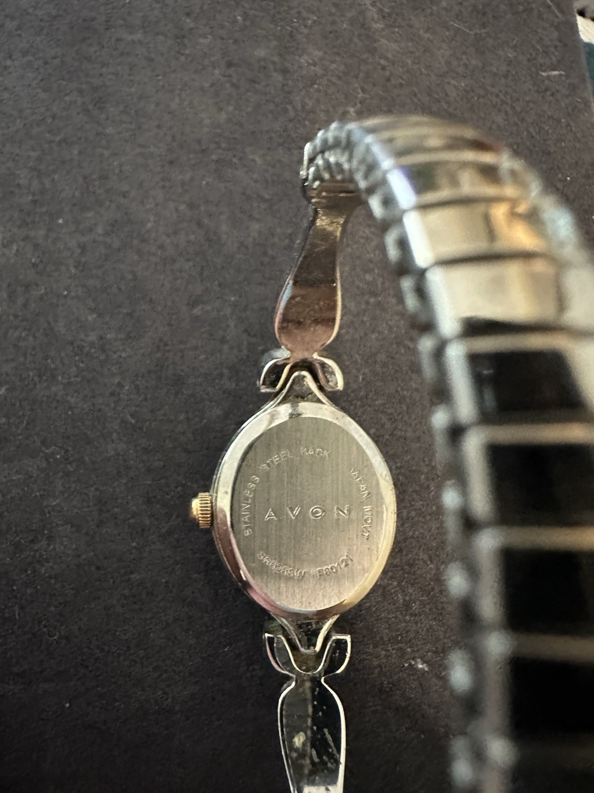Avon Quartz Women’s Silver-Tone Oval Analog Watch Metal Bracelet Vintage 1990s