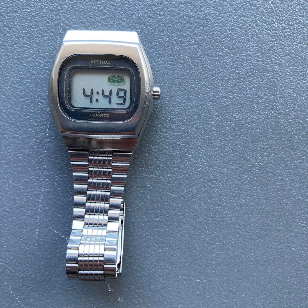 Seiko Digital Wristwatch Black Silver Bracelet Push-Button Deployant Accessory