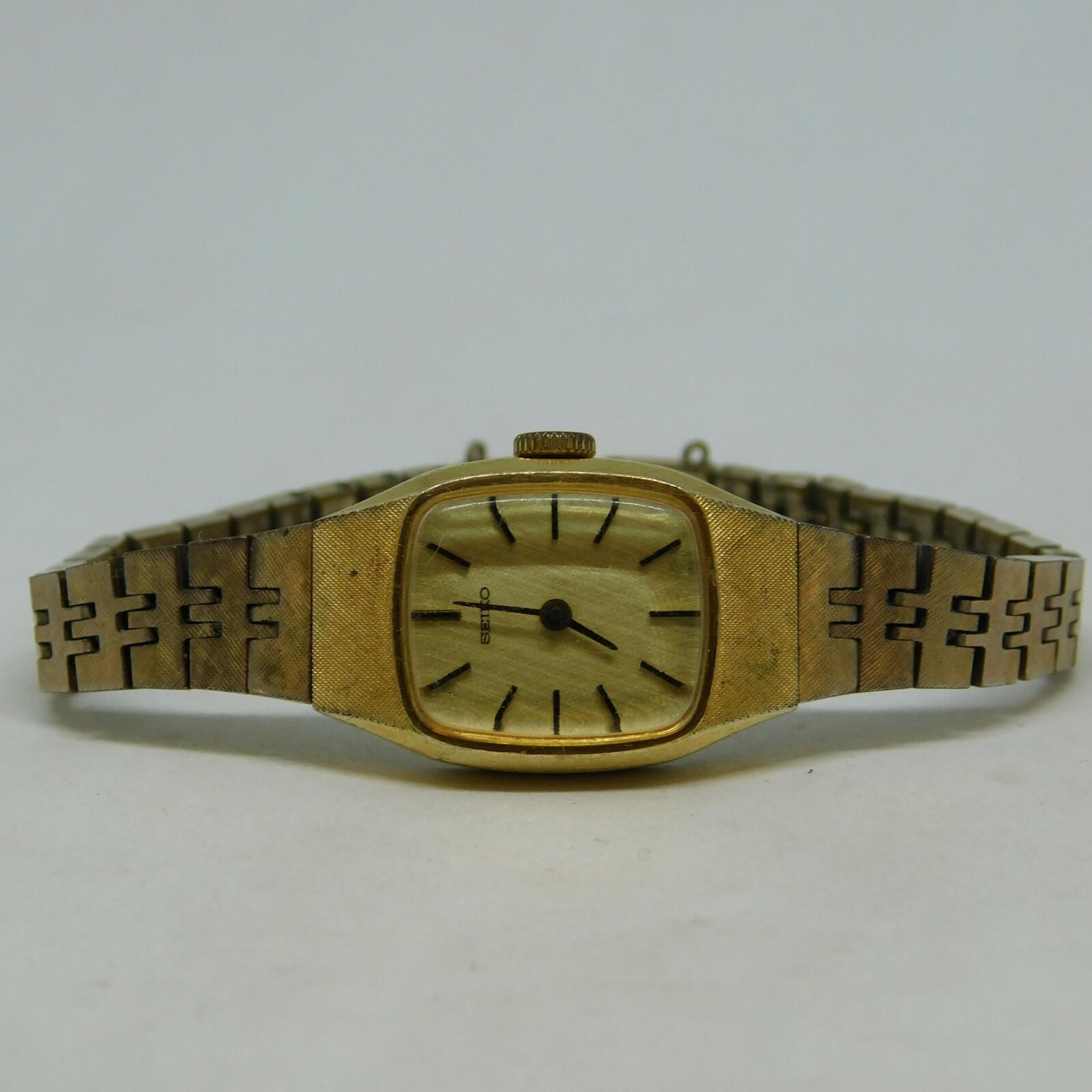 SEIKO 11-5139 Gold Tone Wind-up Analog Ladies Watch Sz. 6″