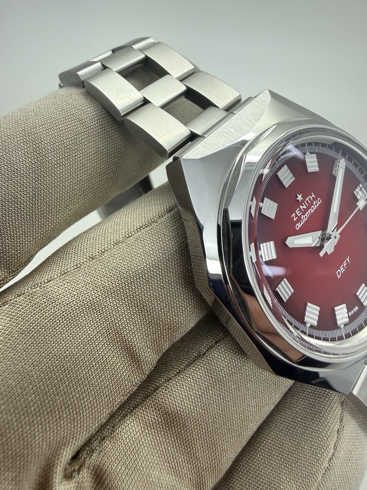 2023 Zenith Defy Revival Red Dial 37mm Auto A3691 03.A3642.670/3691.M3642 B+P