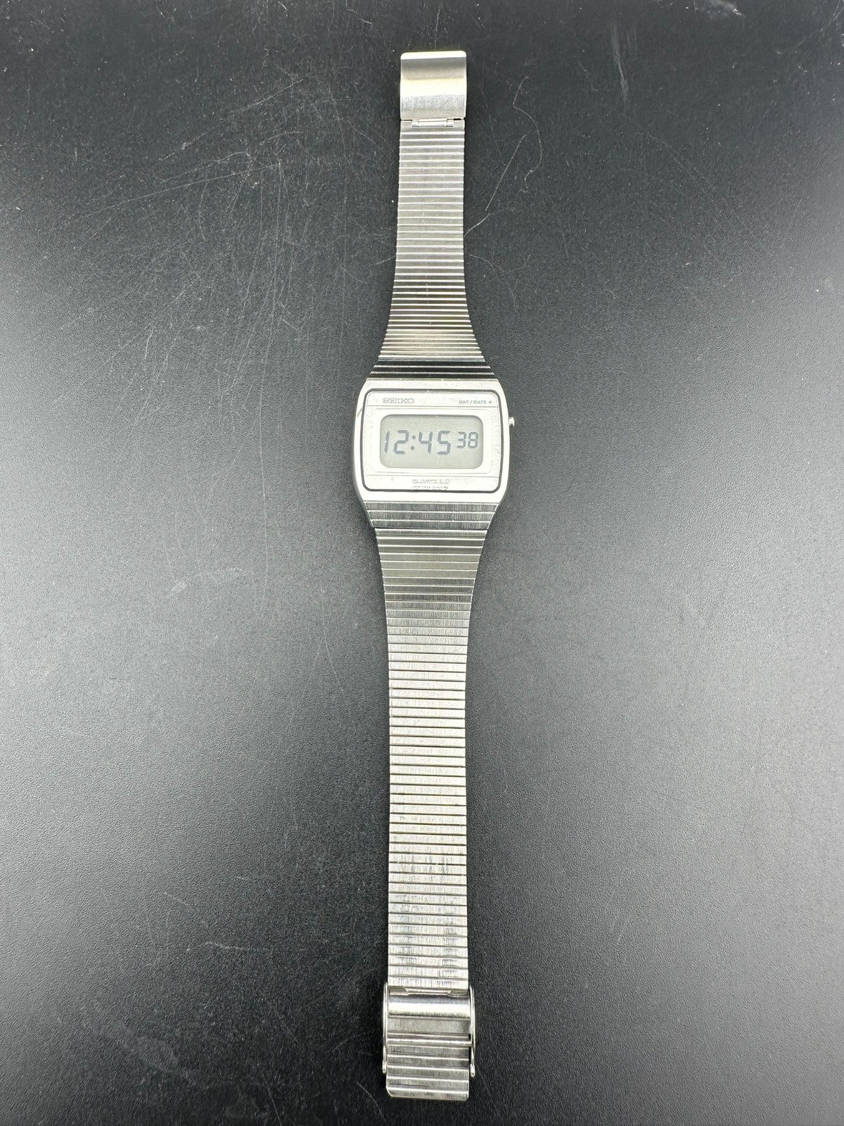Seiko Quartz LC Men’s Digital Watch Day Date 31mm Quartz Watch F033-5030
