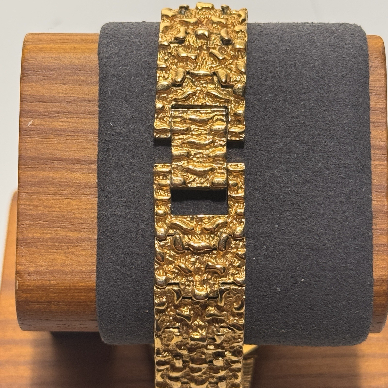 Vintage Gruen Precision Diamond Quartz Mens Nugget Bracelet Watch Gold Tone Runs