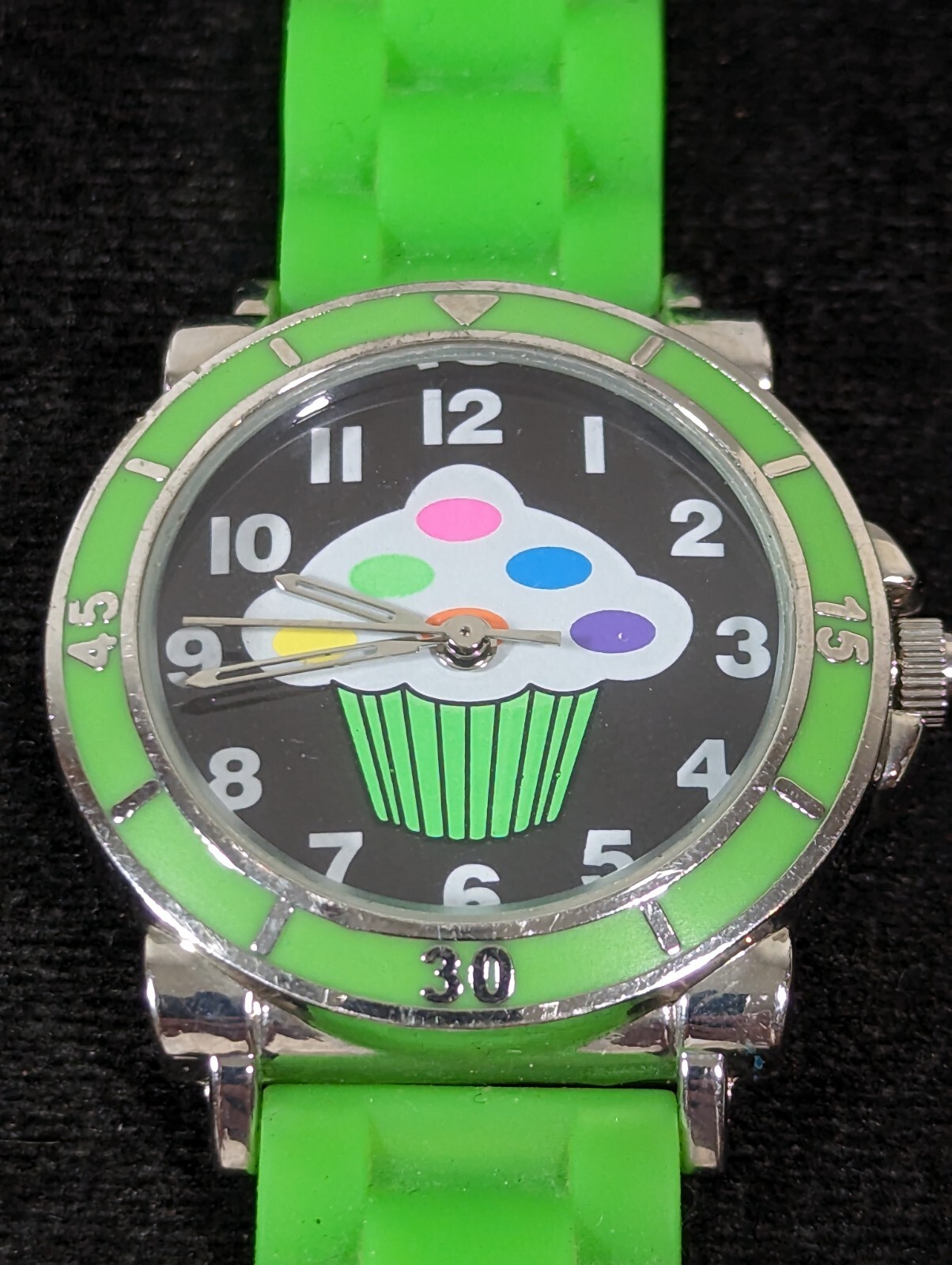 Collezio Cupcake Dial Round Silver Tone Case Green Silicone Band Watch 8 Inch