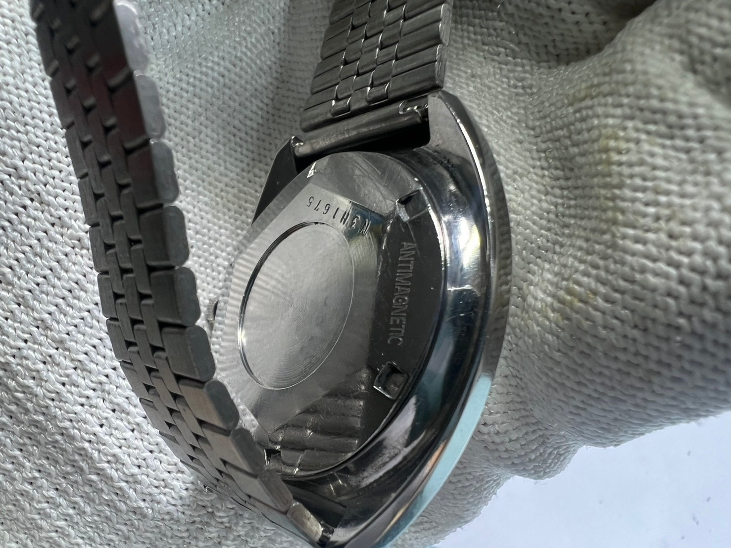 79. Technos day date Fire Bird 37 mm running cal 2830