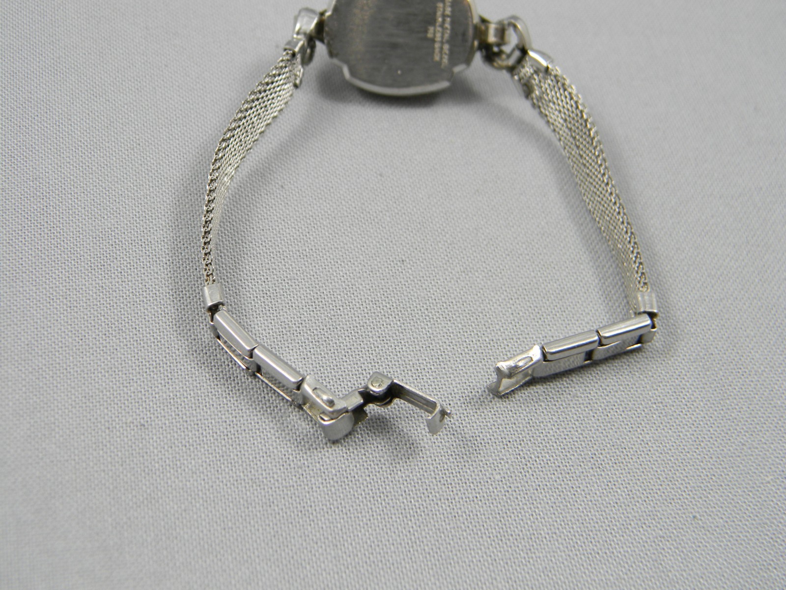 Vintage Caravelle by Bulova Watch Women 16mm 7 Jewel Manual Wind Clasp Band 6.5″