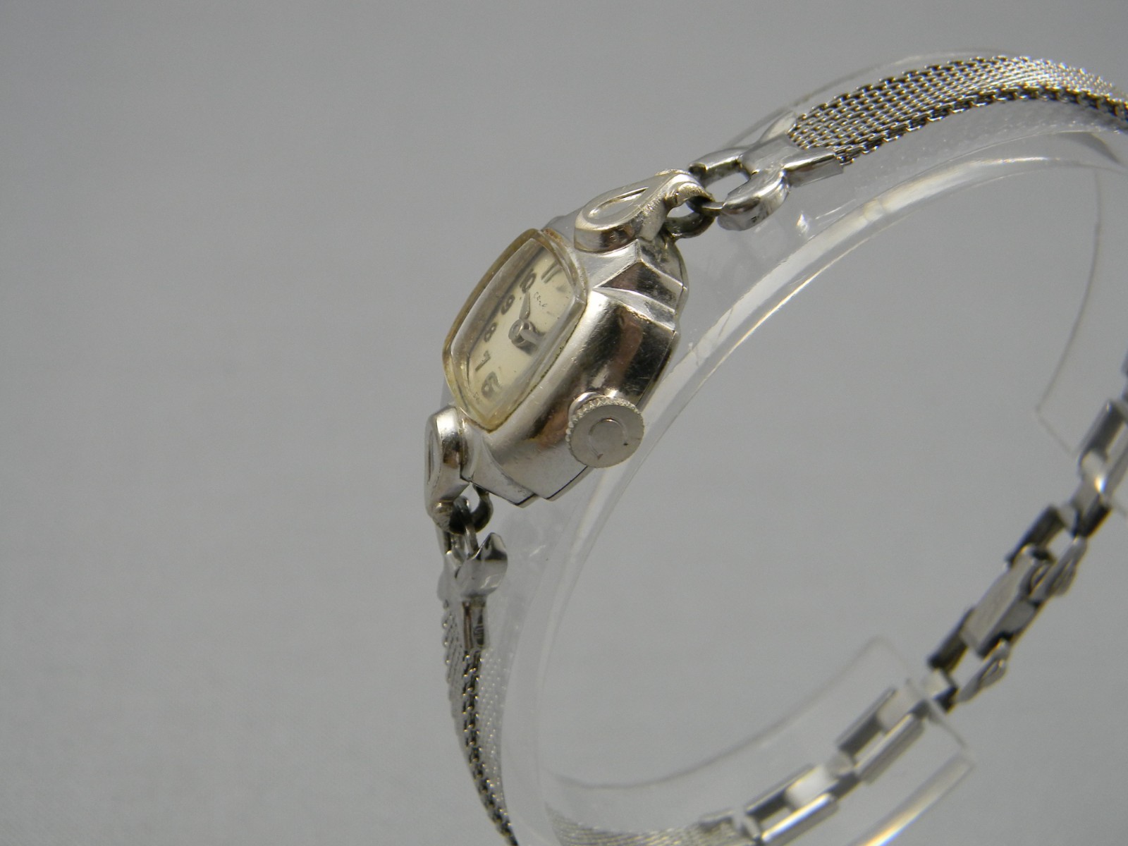 Vintage Caravelle by Bulova Watch Women 16mm 7 Jewel Manual Wind Clasp Band 6.5″