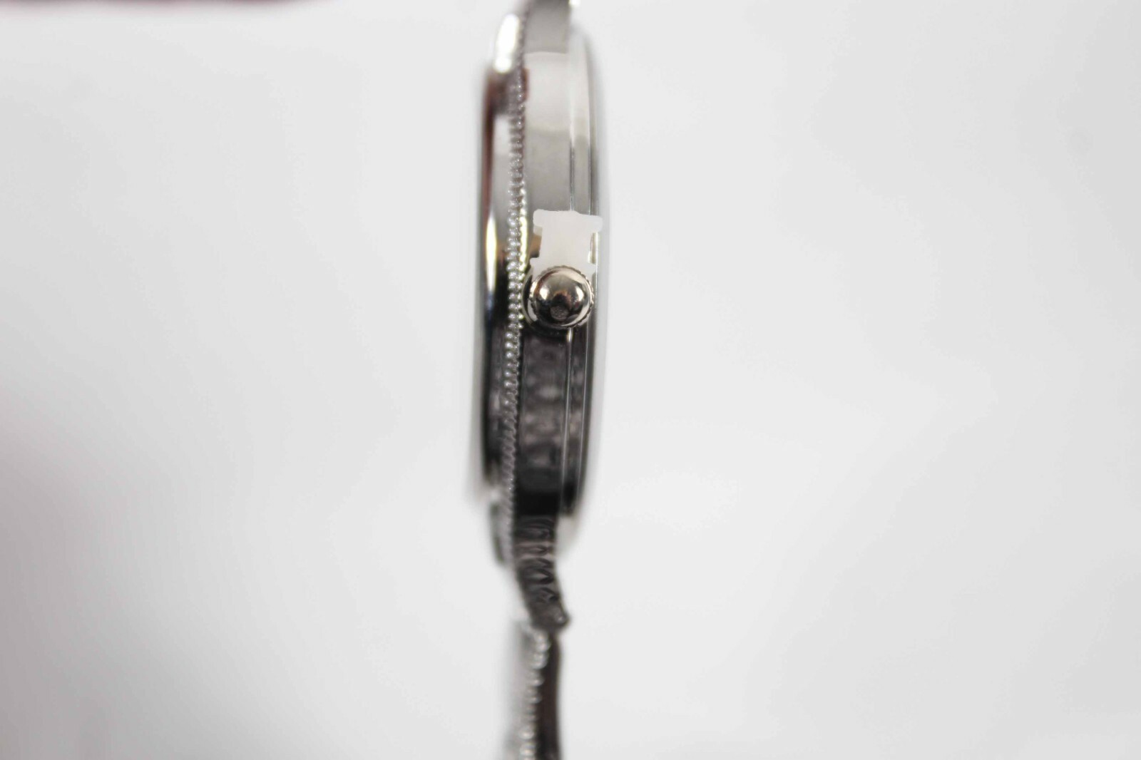 Geneva Quartz Sz 7.25in Silvertone Stainless Steel Bracelet Wristwatch