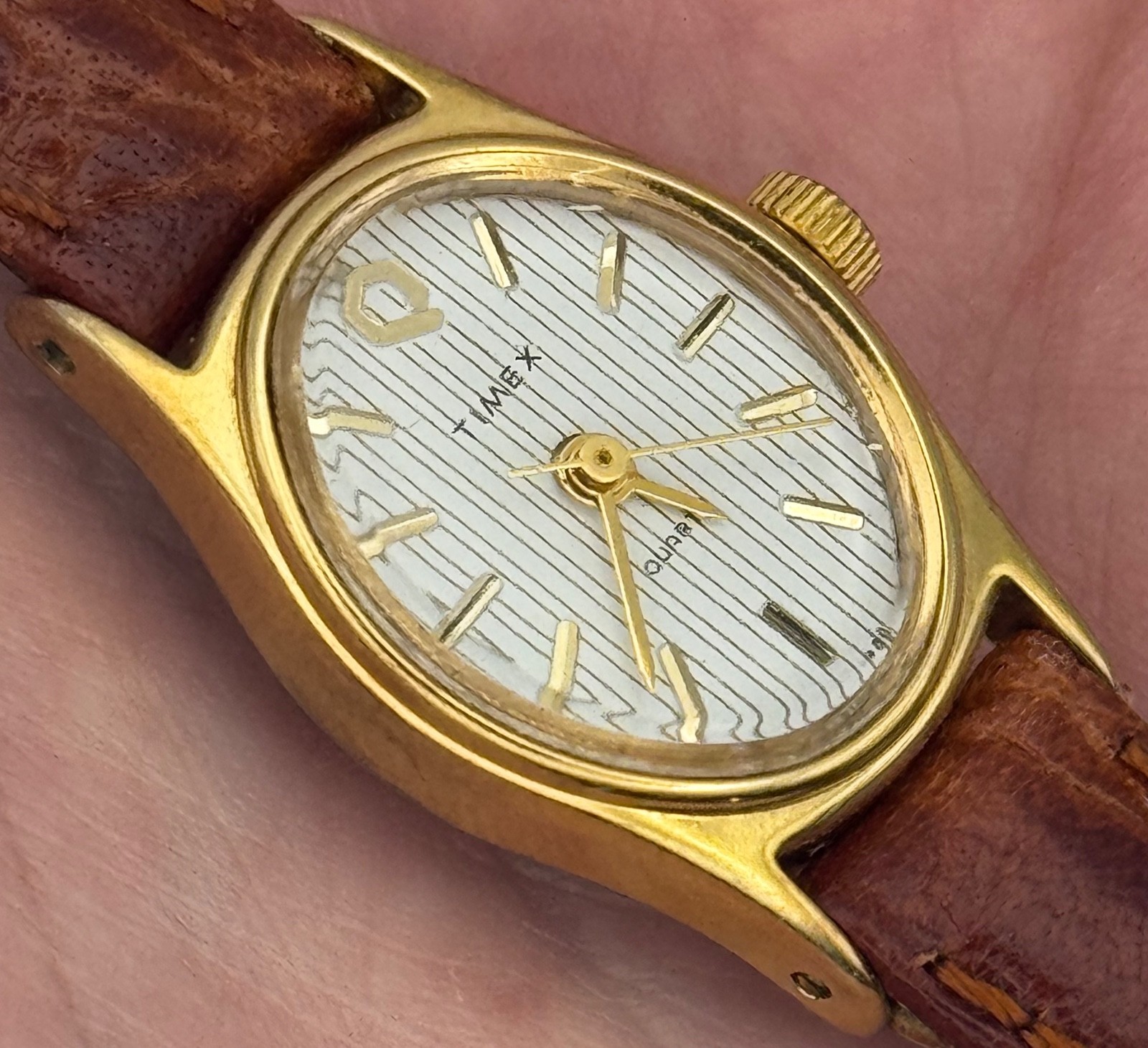 1986 Vintage Timex Q Women’s Dainty Quartz Watch w/2 BANDS – NEW BATTERY – RUNS!