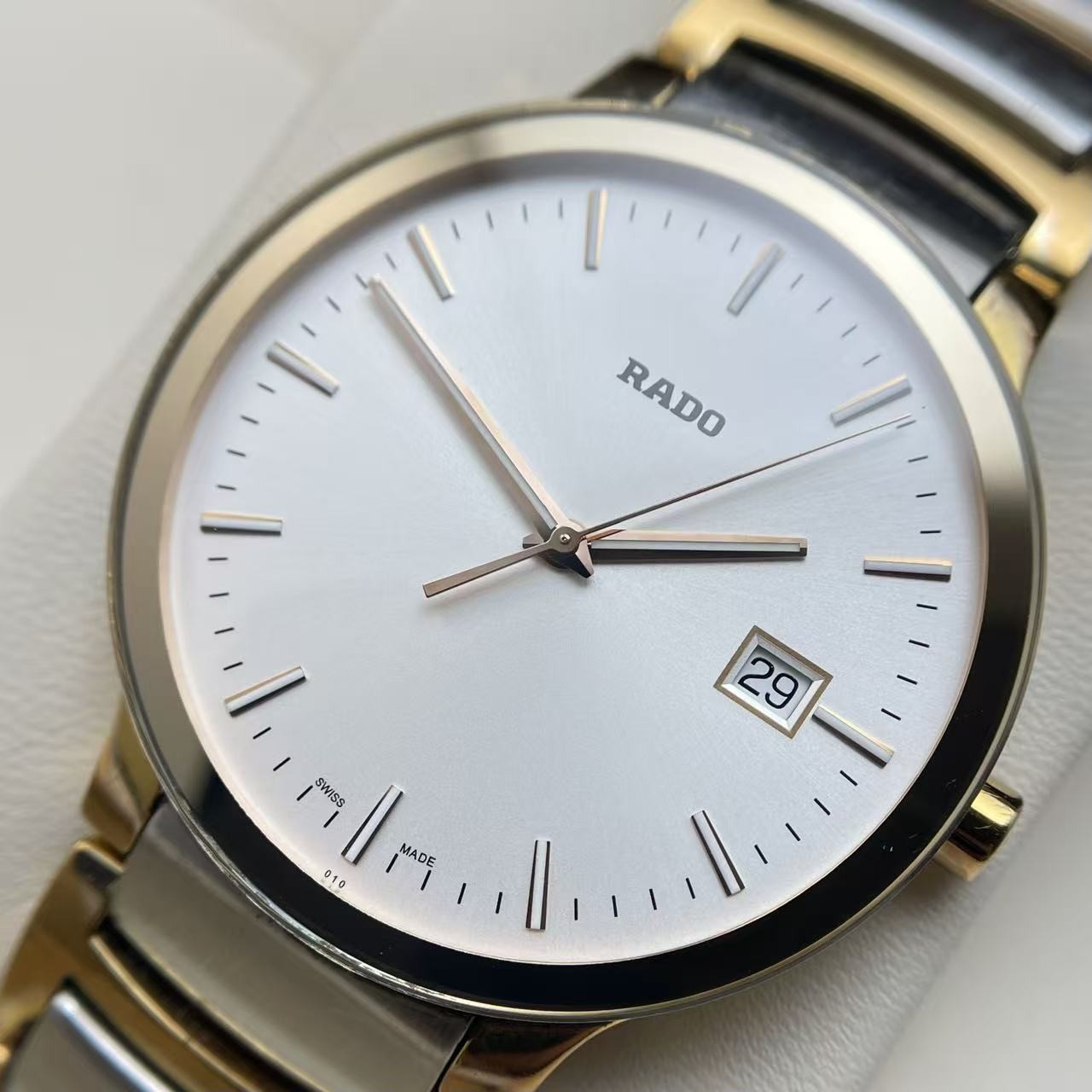 Rado White Dial Centrix R30554103 Men’s Watch Quartz 38mm Date
