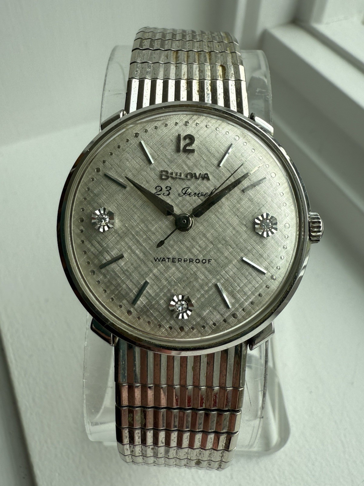 Beautiful Vintage Bulova 23 Jewels Diamond/Linen Steel Dial White GF Watch