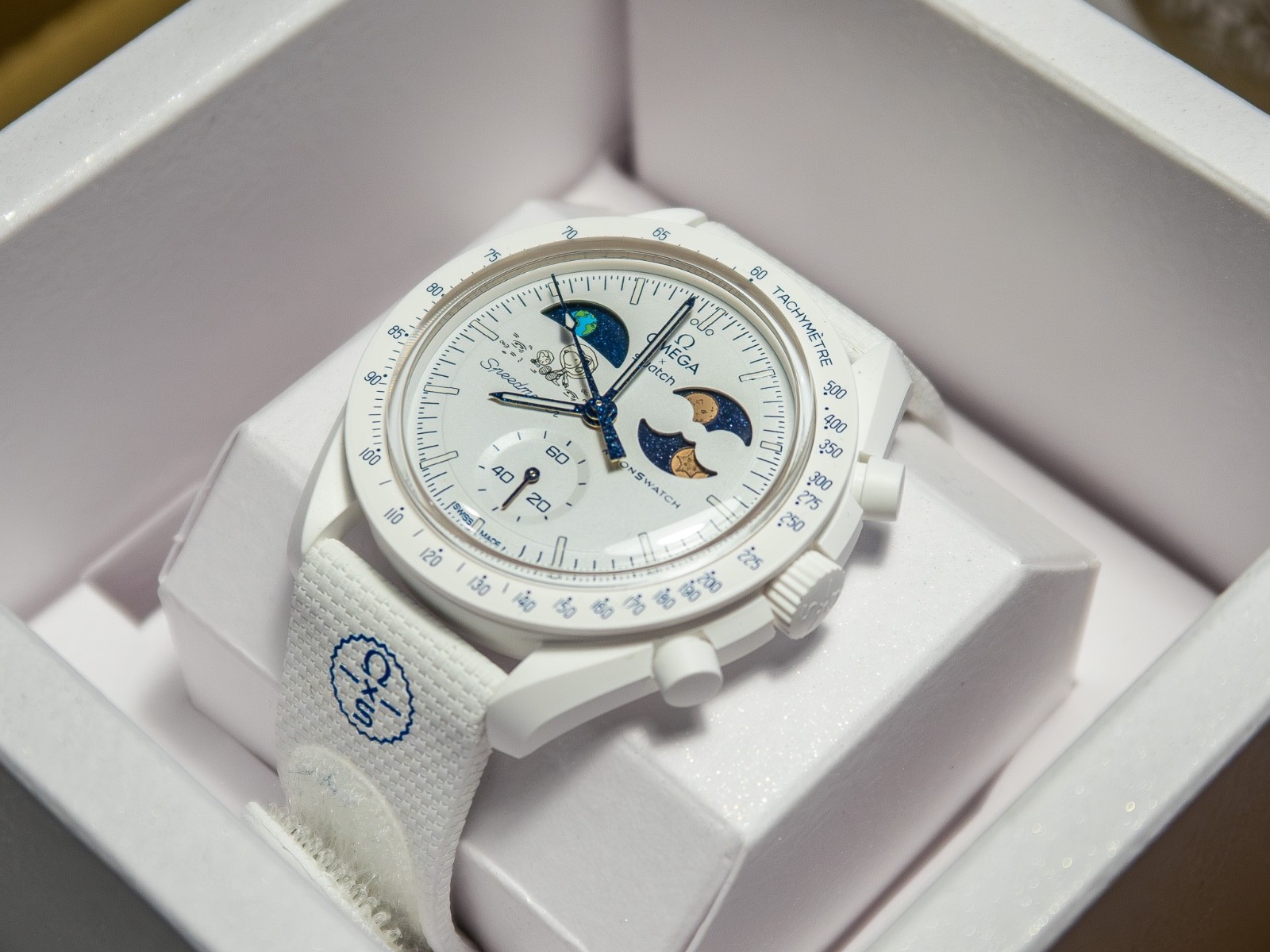 Omega x Swatch MISSION TO EARTHPHASE – MOONSHINE GOLD SO33W701L “Cold Moon”