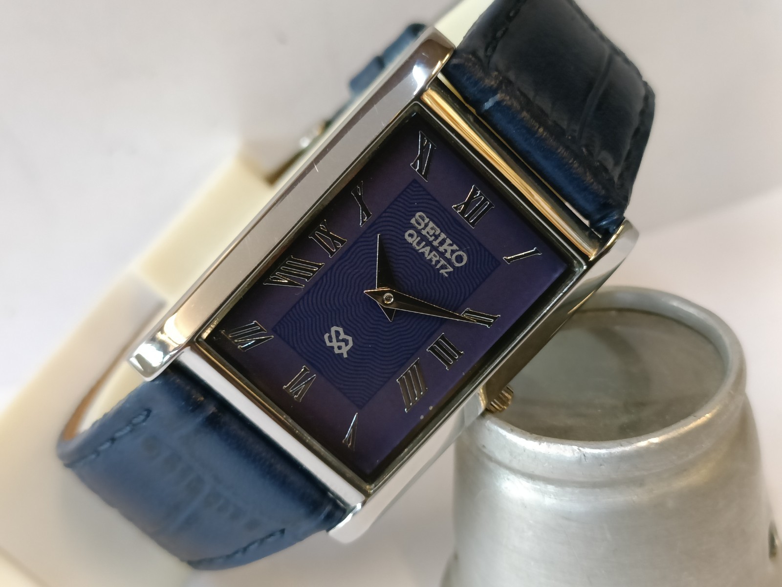 VINTAGE SEIKO SLIM QUARTZ BLUE DIAL JAPAN MEN’S WORKING DRESS WATCH
