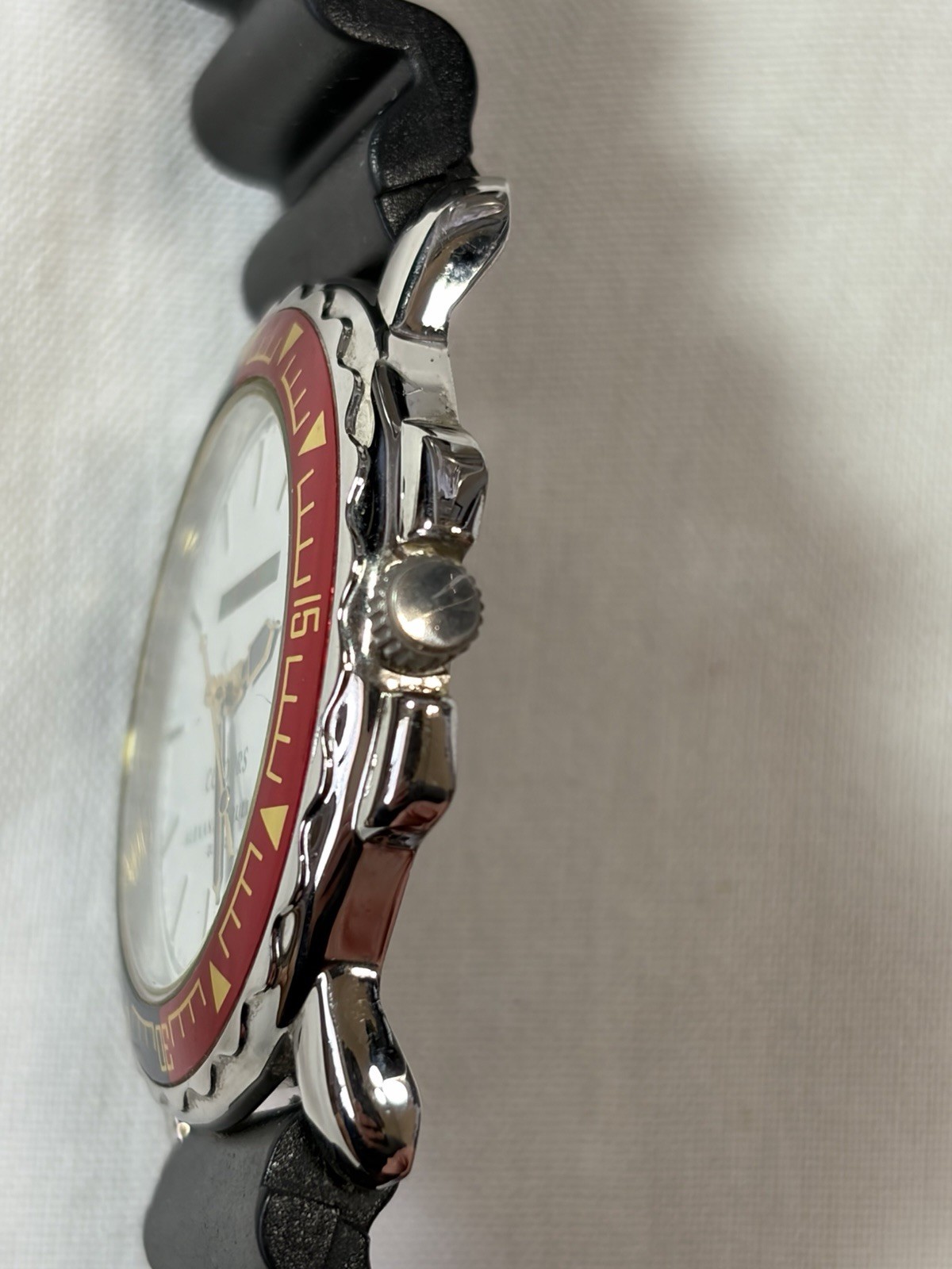 Vintage Colours by Alexander Julian Quartz Watch Red Blue Bezel Runs 40mm