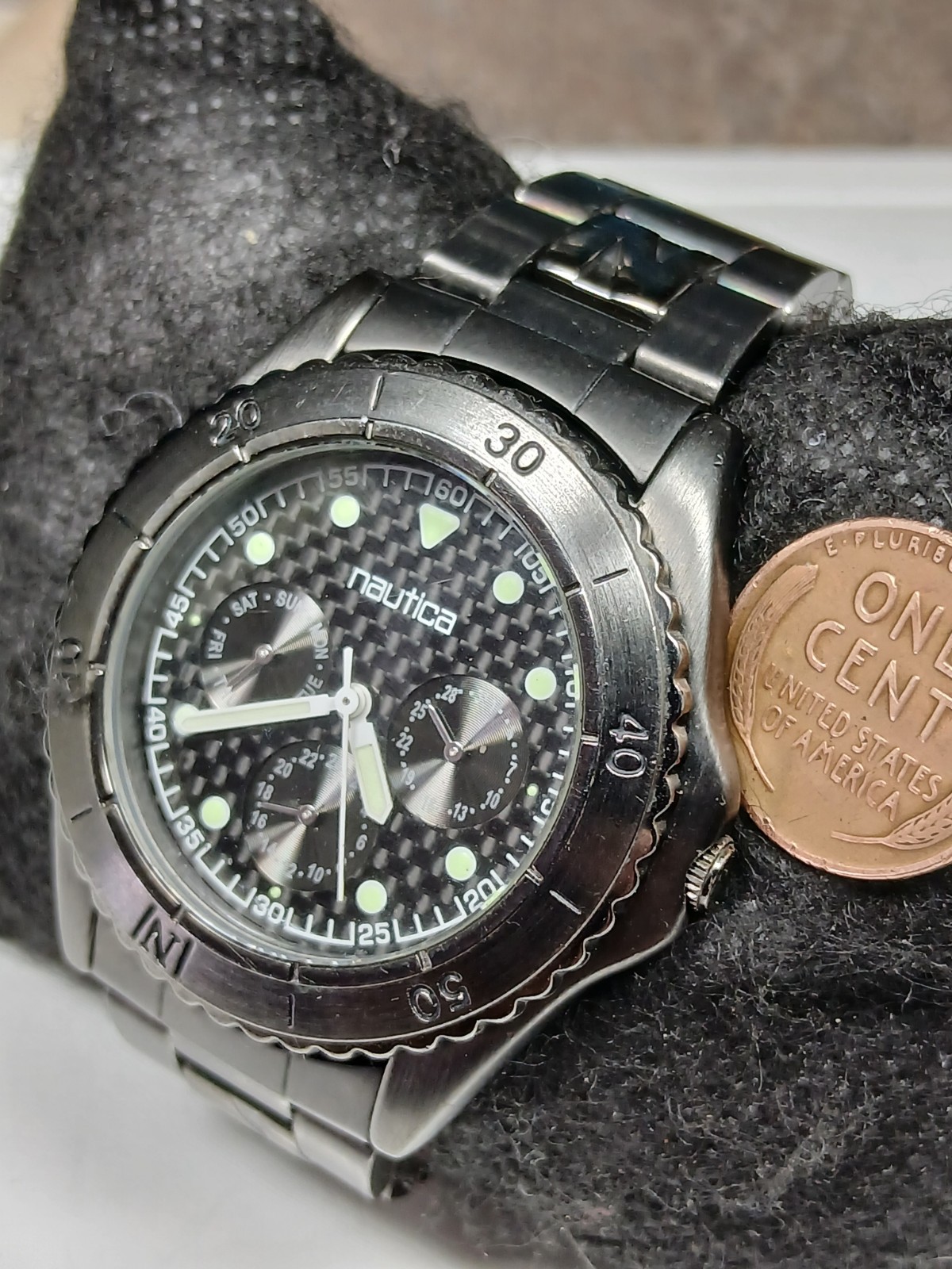 Nautica 1002 1G Carbon Fiber Dial Men’s Chronograph Watch