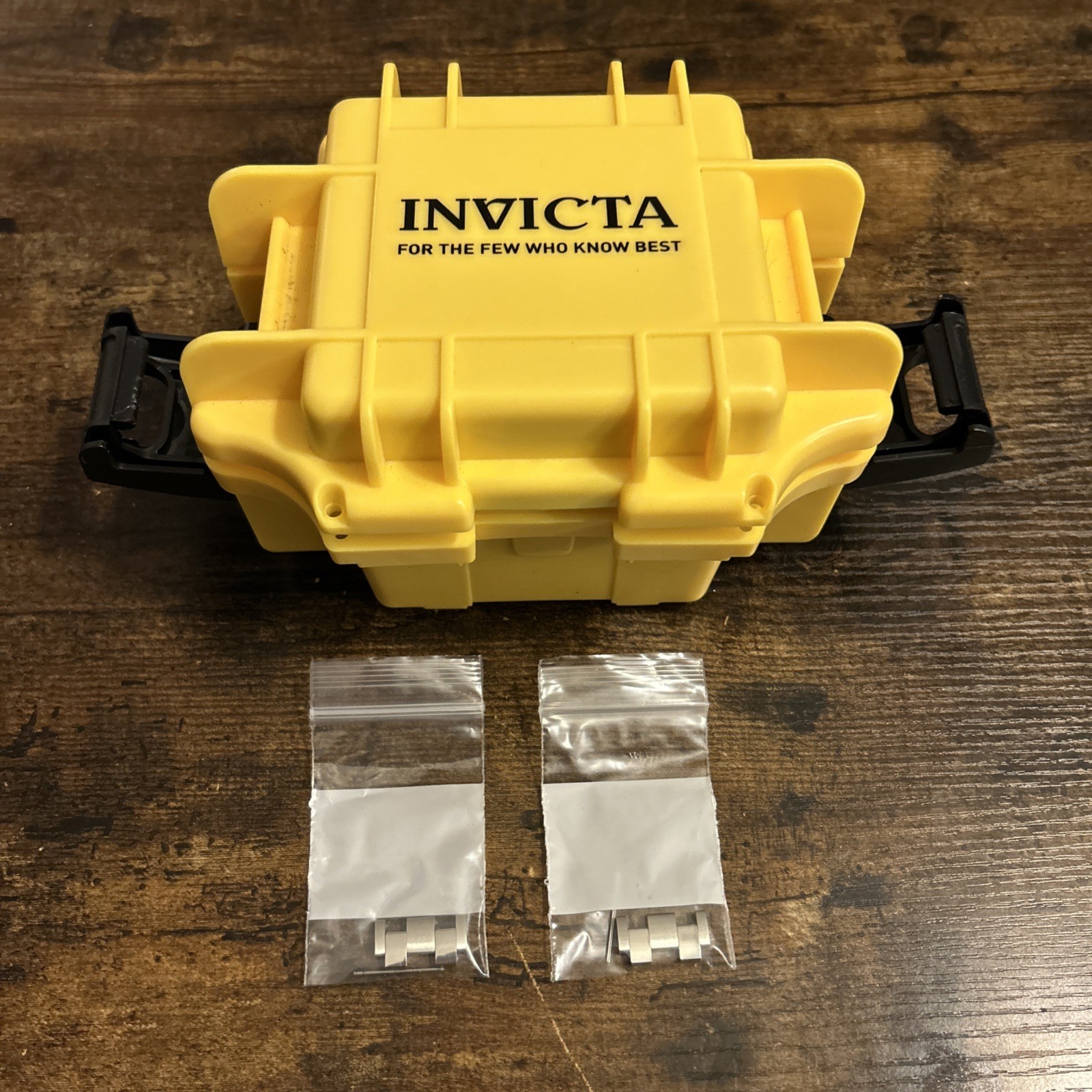 Invicta Portable 1-Slot Dive Impact Waterproof Watch Case Box W Two Links & Pin