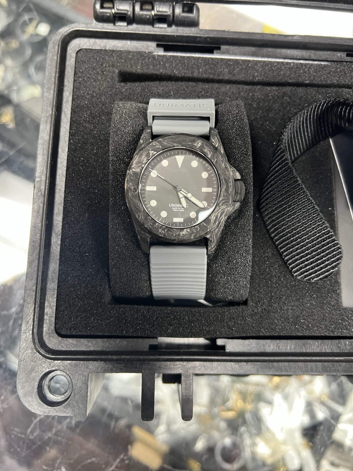 Unimatic Watch Modello Quattro / Hodinkee – Inventory 7994 Carbon Fiber 40mm