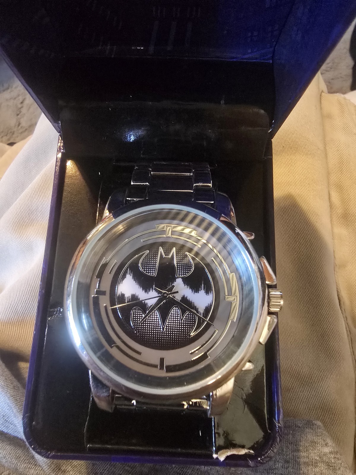 DC Comics Batman Logo Watch with Black & Silver Metal Bracelet Band bat8025