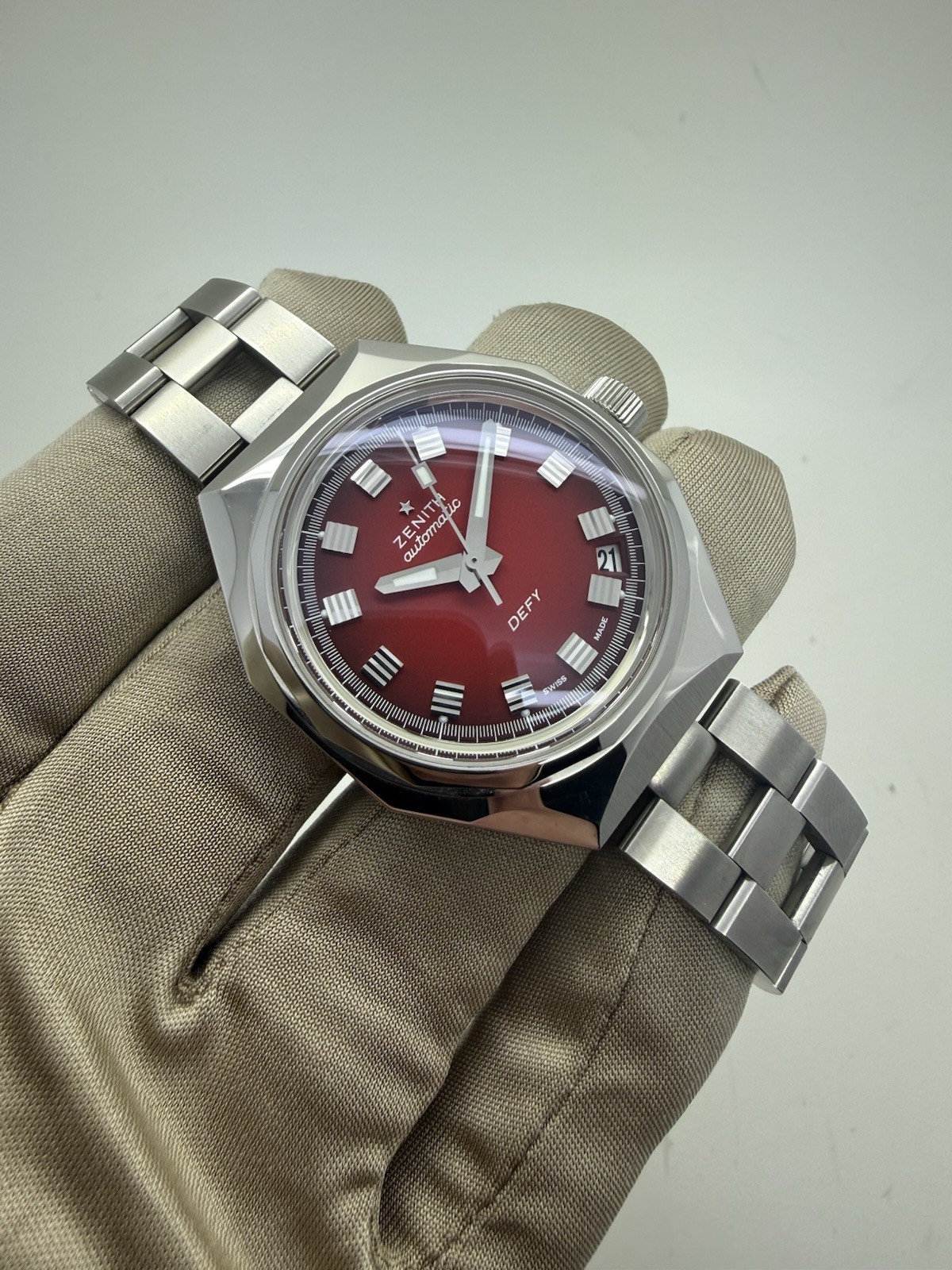 2023 Zenith Defy Revival Red Dial 37mm Auto A3691 03.A3642.670/3691.M3642 B+P