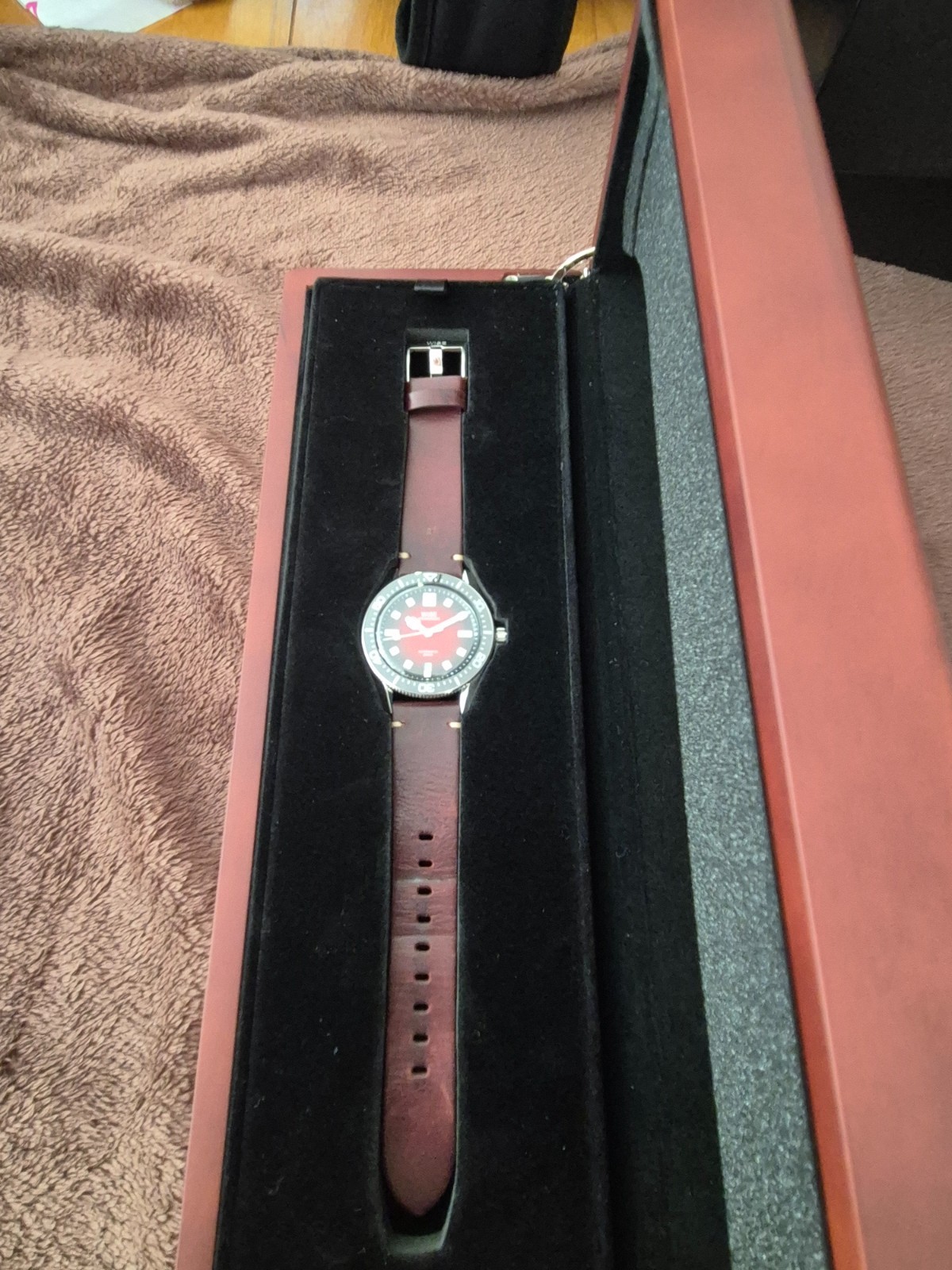 Wise Adamascus AD851A Stainless 904l 41mm diver Red wine. Fantastic condition