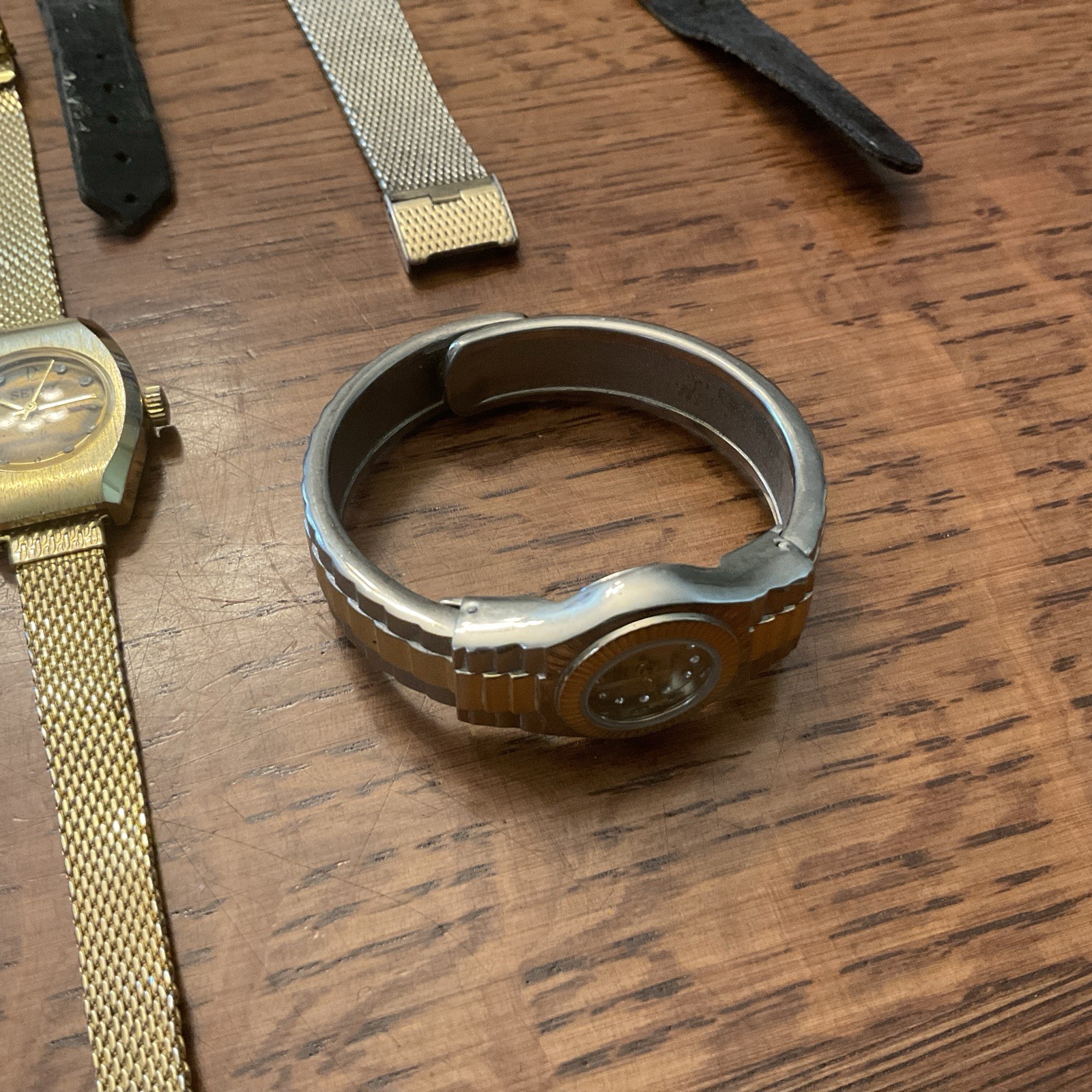 30 Vintage Ladies & Mens Wrist Watches Mostly TIMEX Mixed Brands UNTESTED