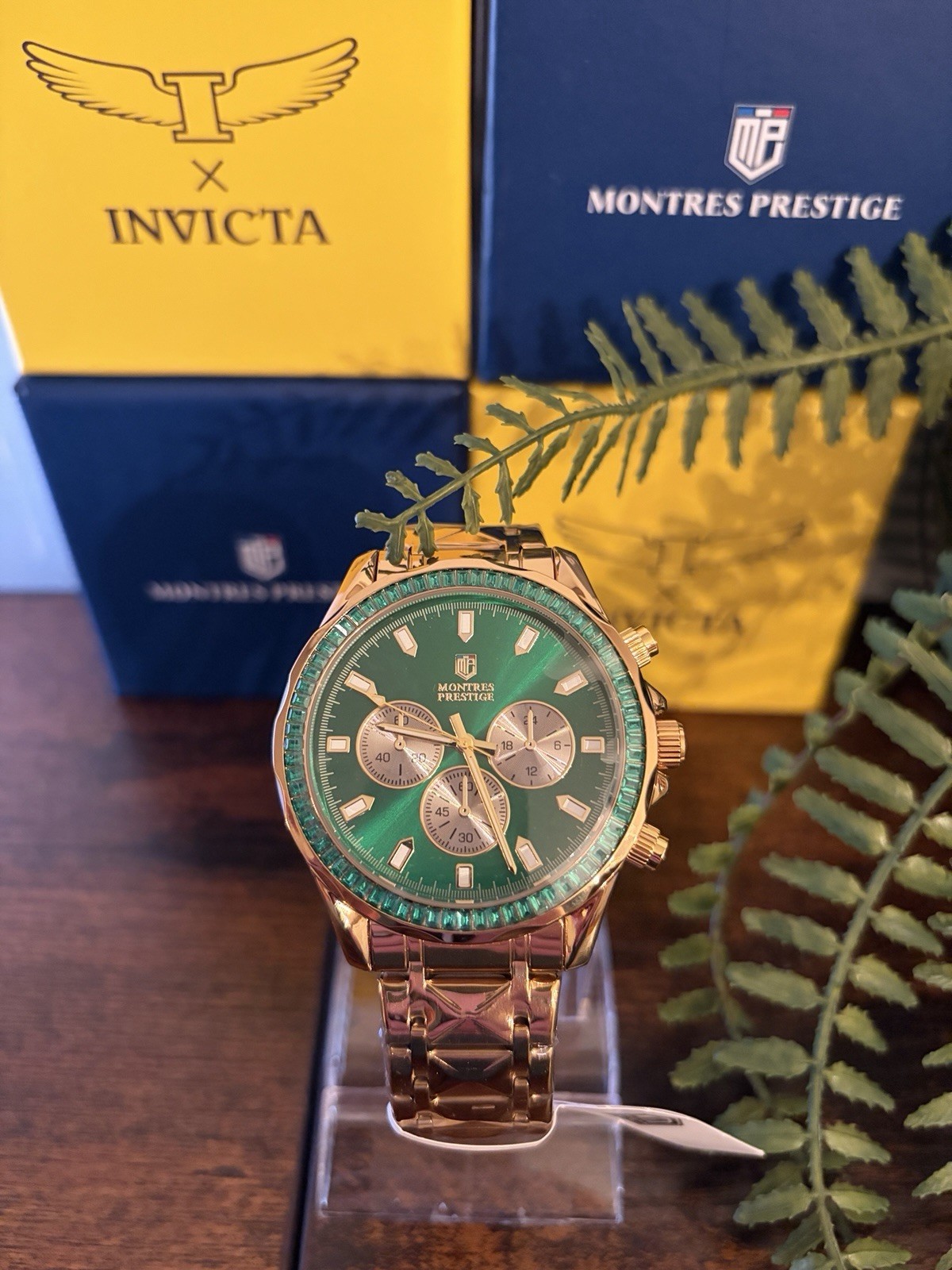 Montres Prestige Quartz Chronograph emerald Green Dial Gold Bracelet Gem Bezel