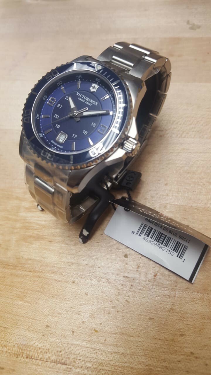 Victorinox Swiss Army Maverick GS Navy Dial Men’s Swiss Quartz 43MM Watch 241602