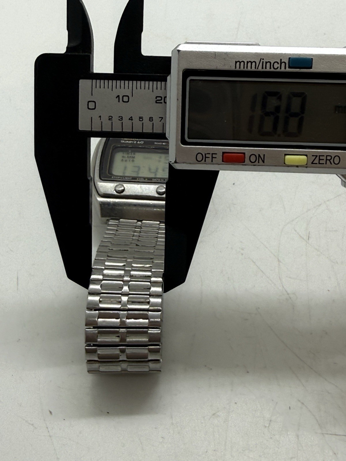 Vintage Seiko Quartz LC A039-5019 Men’s Digital Watch Spiedel Bracelet Stainless