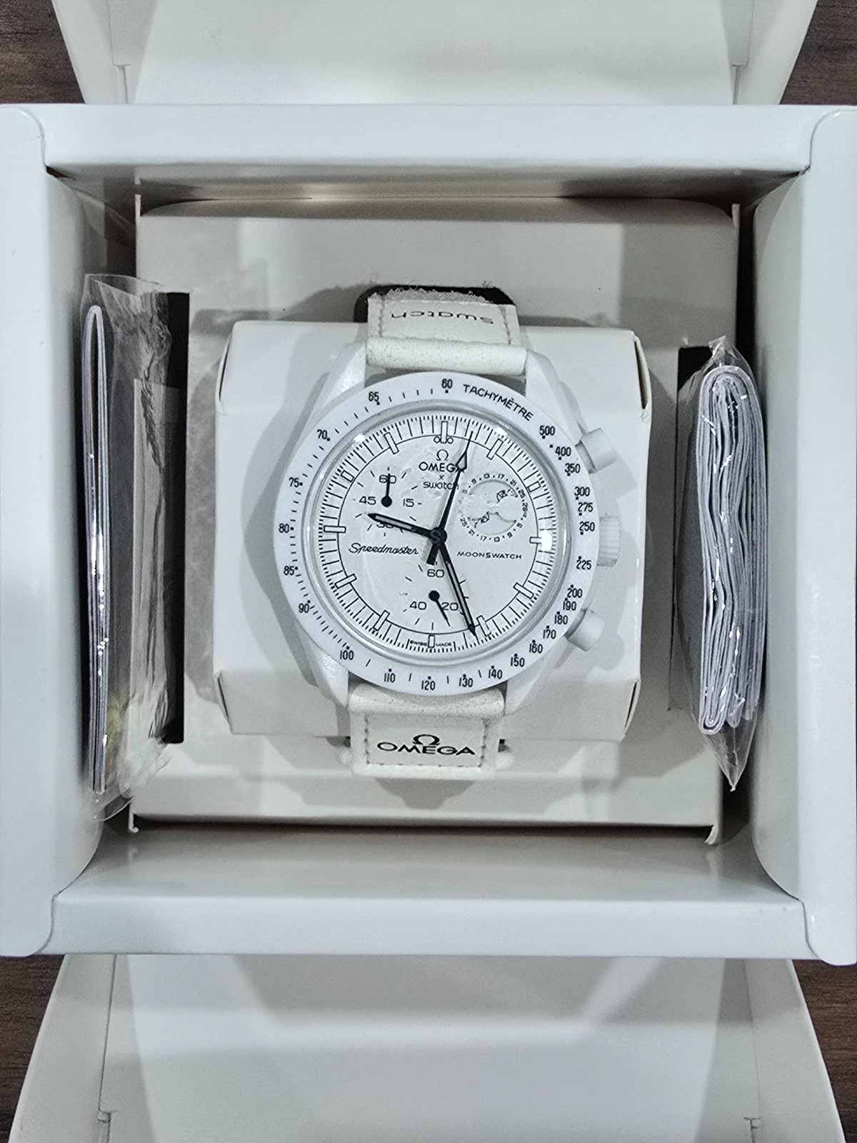 Swatch Bioceramic MoonSwatch Mission TO THE MOON PHASE