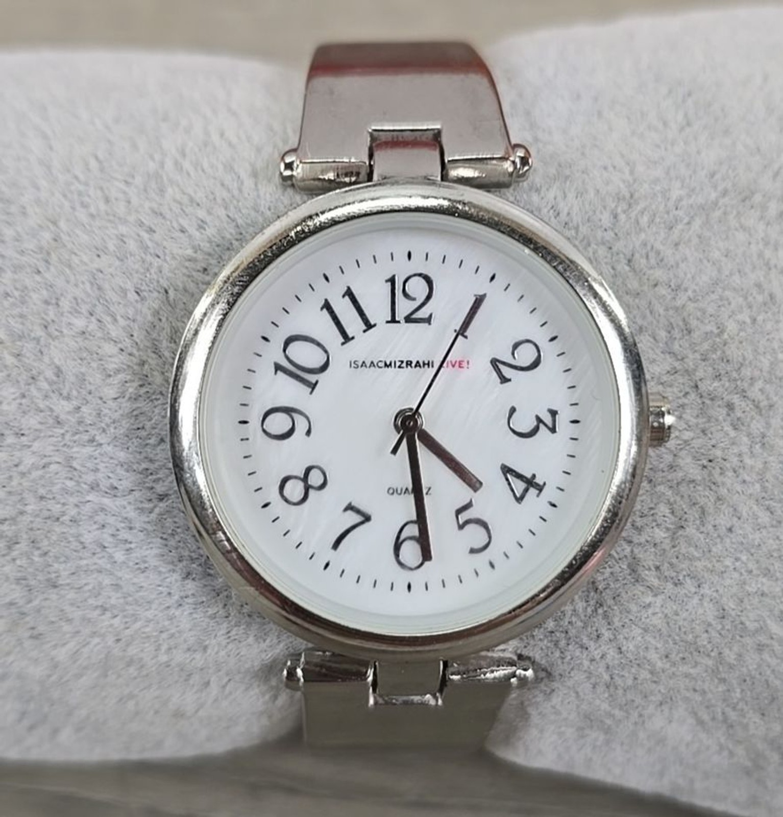 Isaac Mizrahi Live IMZ875 PC21 Silver Tone White Dial Quartz Watch – New Battery