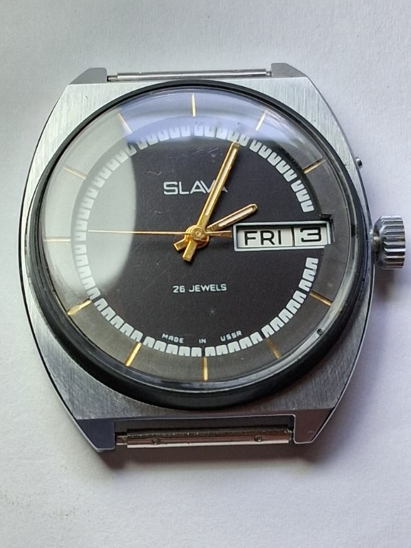 1980’s Vintage Slava Wristwatch Case Without Band | RUNS WELL