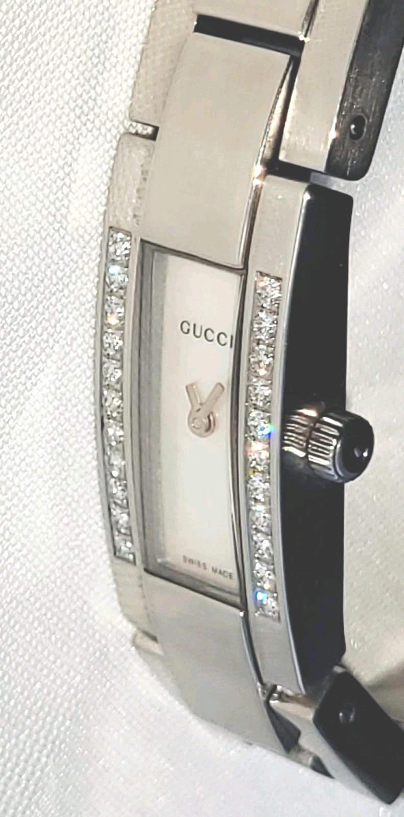 Gucci 4600L Ladies💃 Authentic Swiss Made,Diamond Bezel,Excellent,Petite 5.5″.