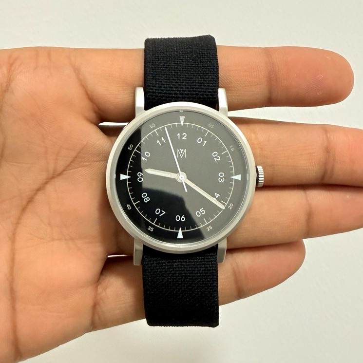MAVEN Analog Quartz Wristwatch Black Dial Arabic Numerals Silver Case w/ Box