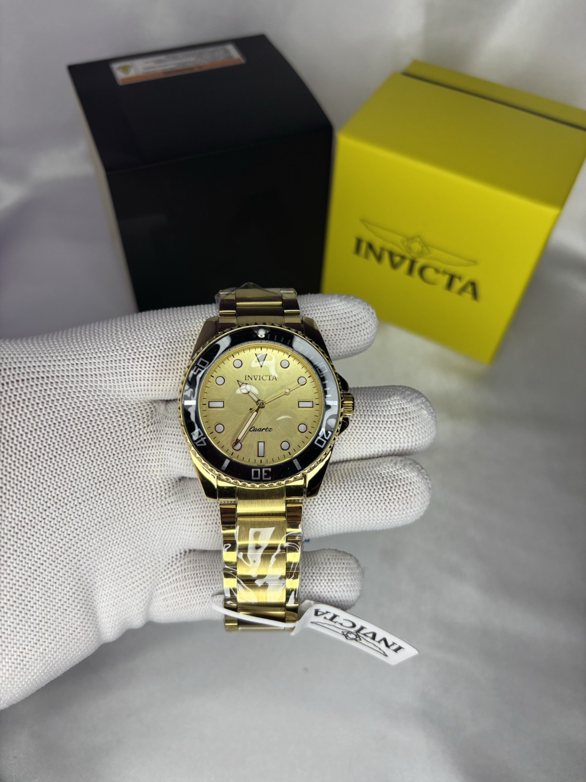 Invicta Pro Diver Men’s Quartz Gold Tone SS Bracelet Black Bezel w/ Box