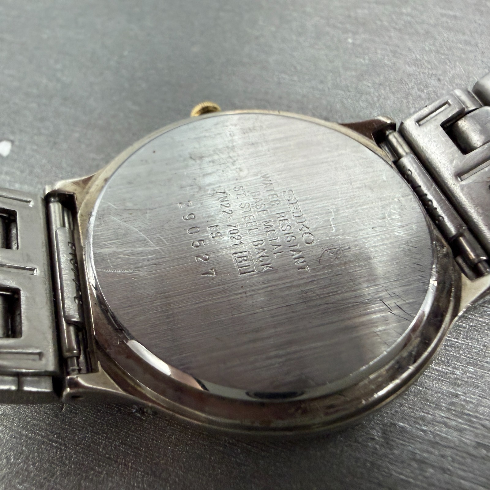 Seiko Watch Men 34mm White Dial Two Tone Date Round 7N22-7021 New Battery