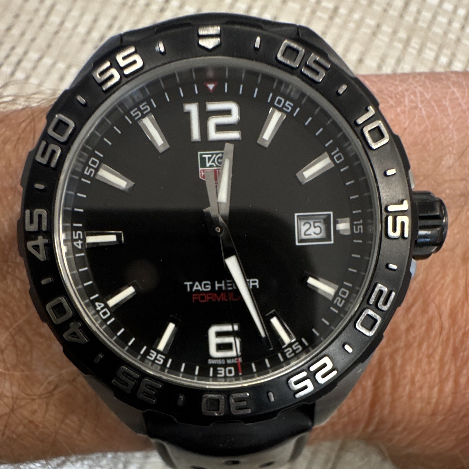TAG Heuer Formula 1 Black Dial Quartz Date Rubber Strap 200m Men’s Watch