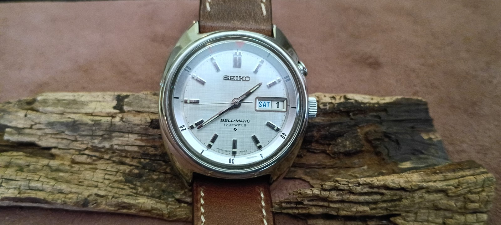 Vintage Seiko Bellmatic Wristwatch 4006-6010-17 Jewels Runs Excellent 1970