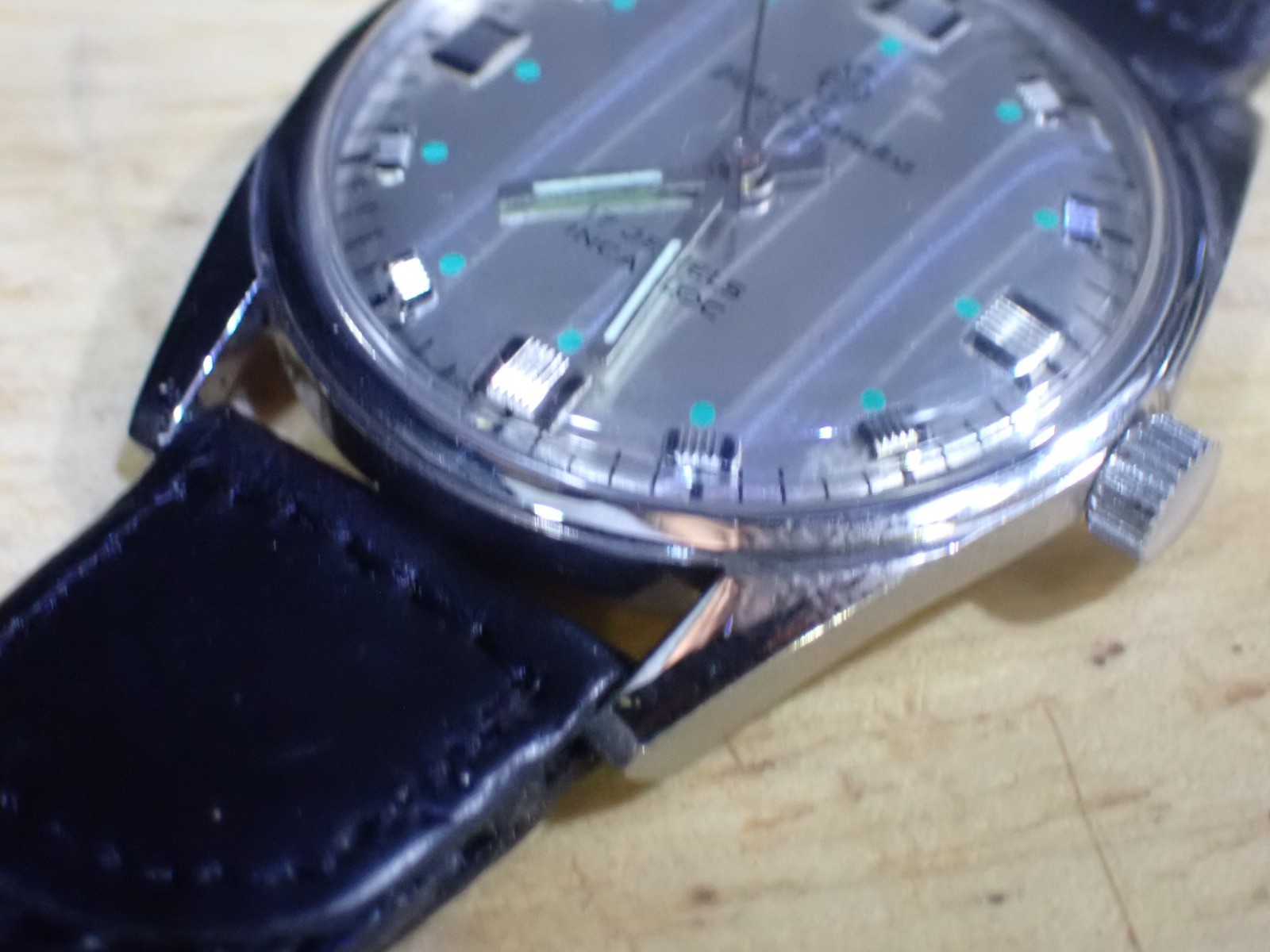 Henri Sandoz 17 Jewel Men’s Manual Wind Wristwatch runs Chrome Dial Stainless