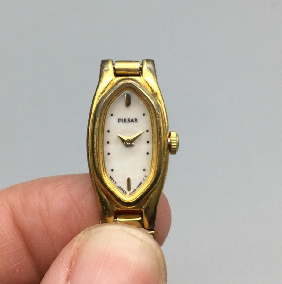 Pulsar Women’s Gold Tone Oval MOP Dial Watch V220-6380 New Battery 5.5″