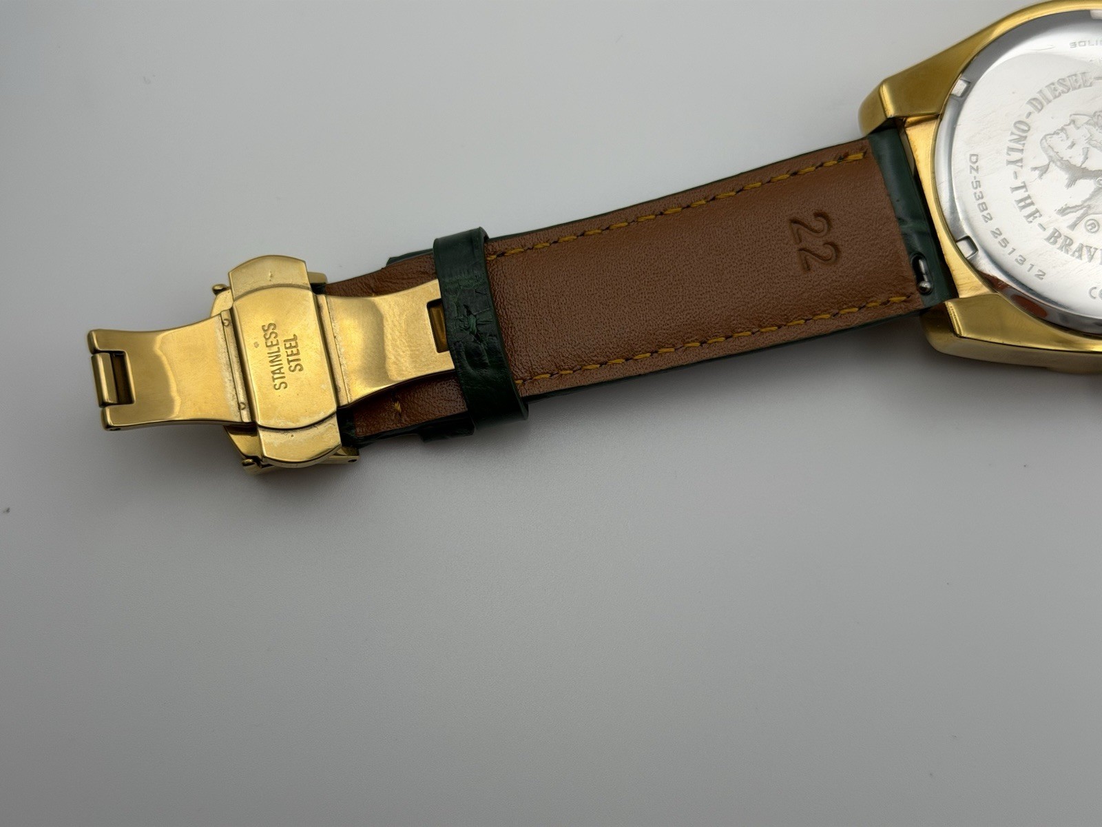 Diesel Only The Brave DZ-5382 Gold Tone Men’s Watch Green Leather Strap Quartz
