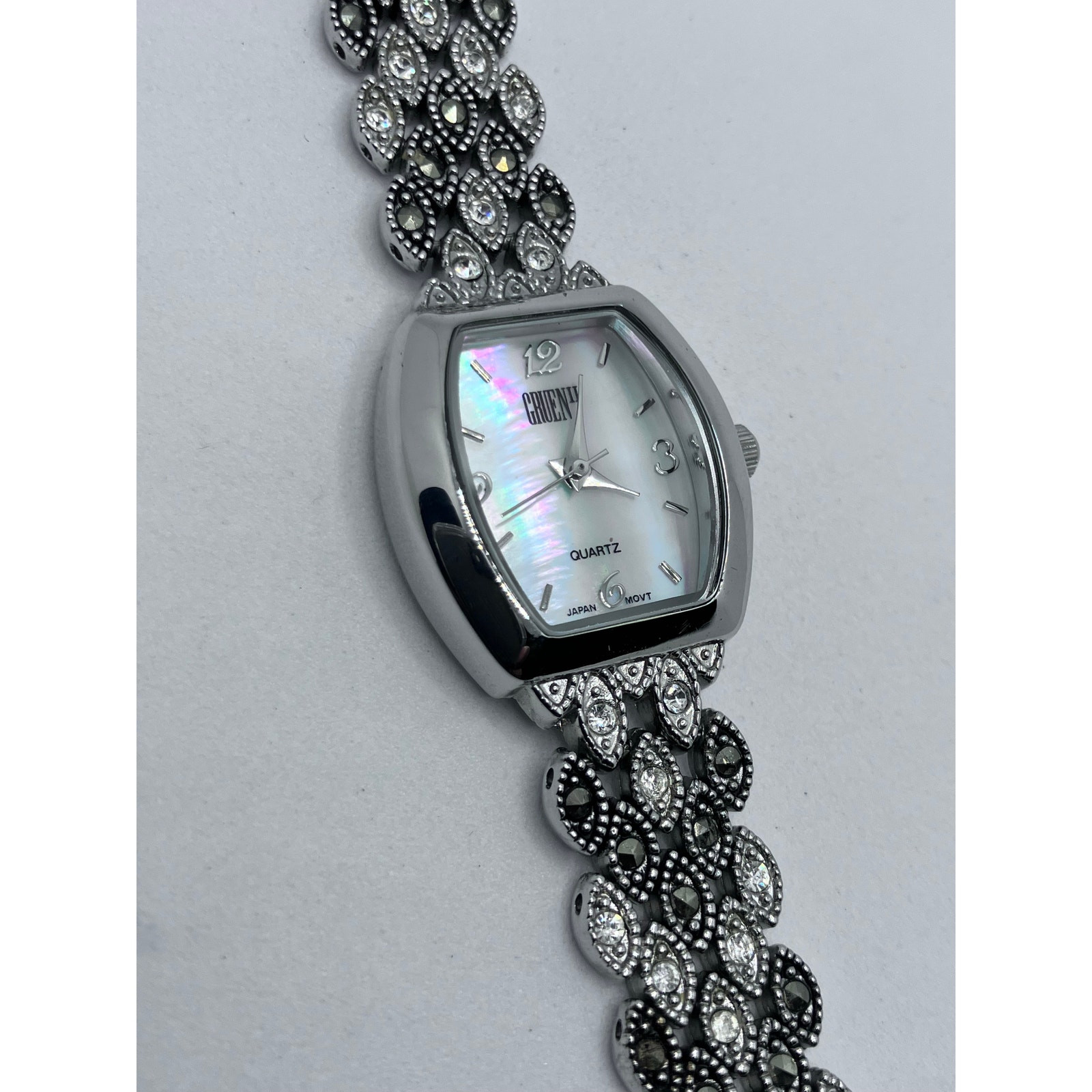 Gruen II Women’s Silver Tone Watch Black Gray Analog *new battery*