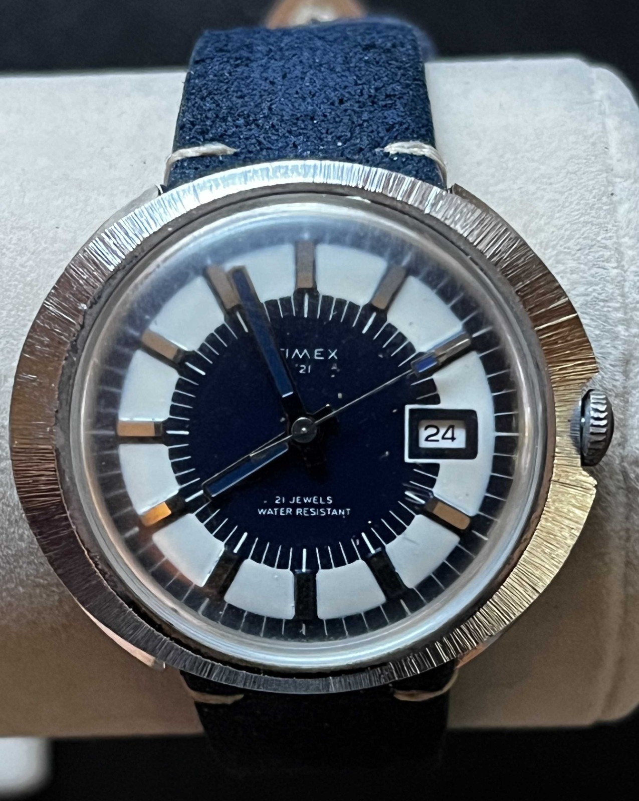 Vintage 1972 Timex Marlin UFO Blue & White Bullseye Date Dial Watch 26665 2572